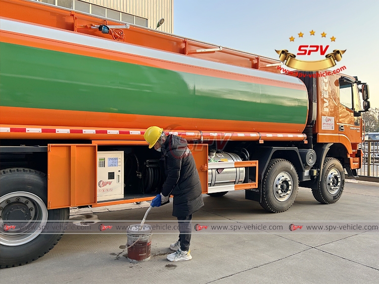 30,000 Litres Fuel Tank Truck IVECO-Refueling